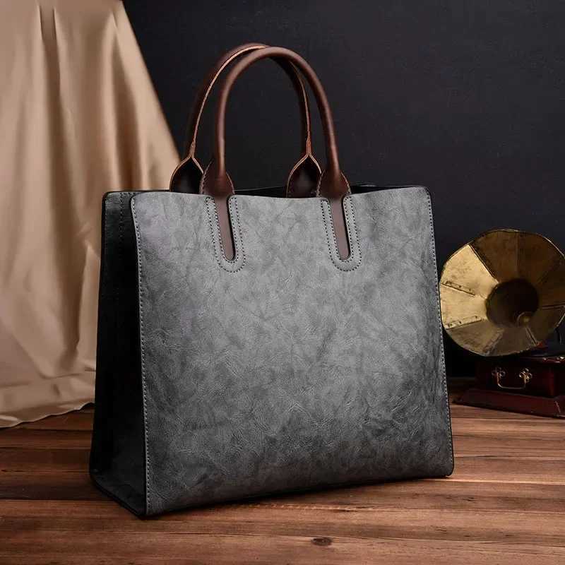 Vintage OIL SKIN Leather Big Casual Tote women bags High Quality Womens Handbags Shoulder Crossbody Bag Messenger Bags sac Z251024