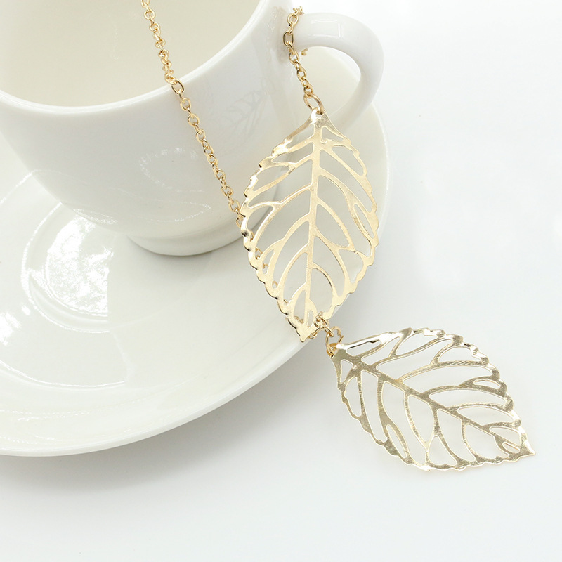 Forest Style Metal Colorful Hollow Leaf Necklace Simple Versatile Collarbone Chain