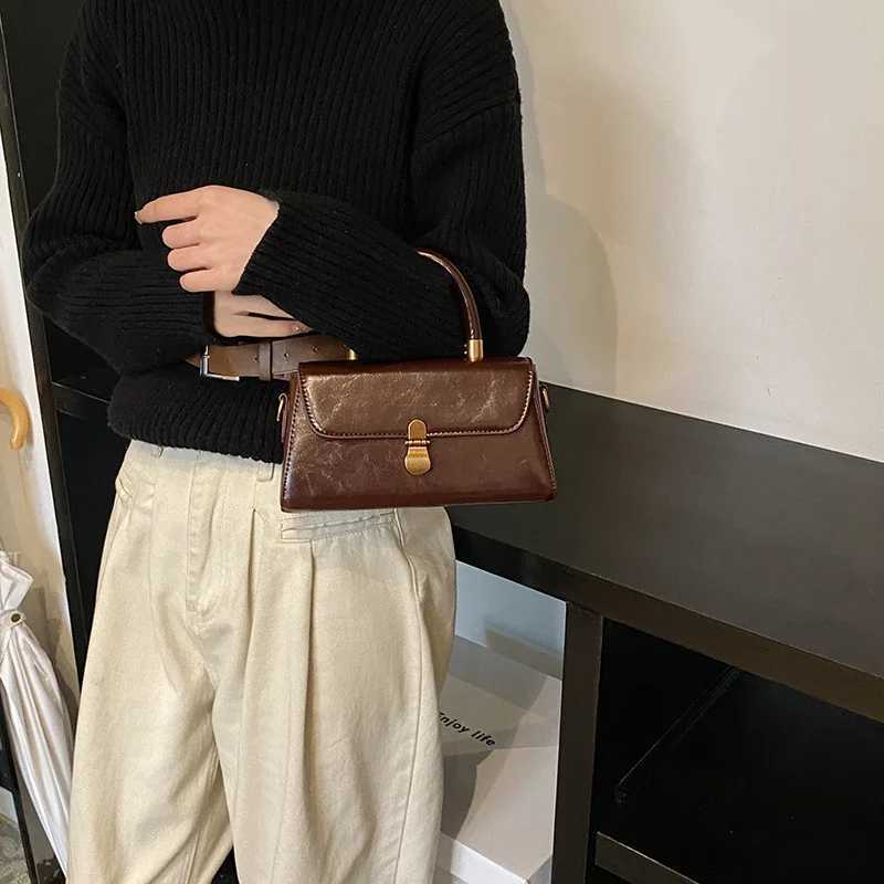 LEFTSIDE Small PU Leather Crossbody Bags Lady with Short Handle Flap Shoulder Bag for Women 2024 Designer Y2K Ladies Handbags Z251024