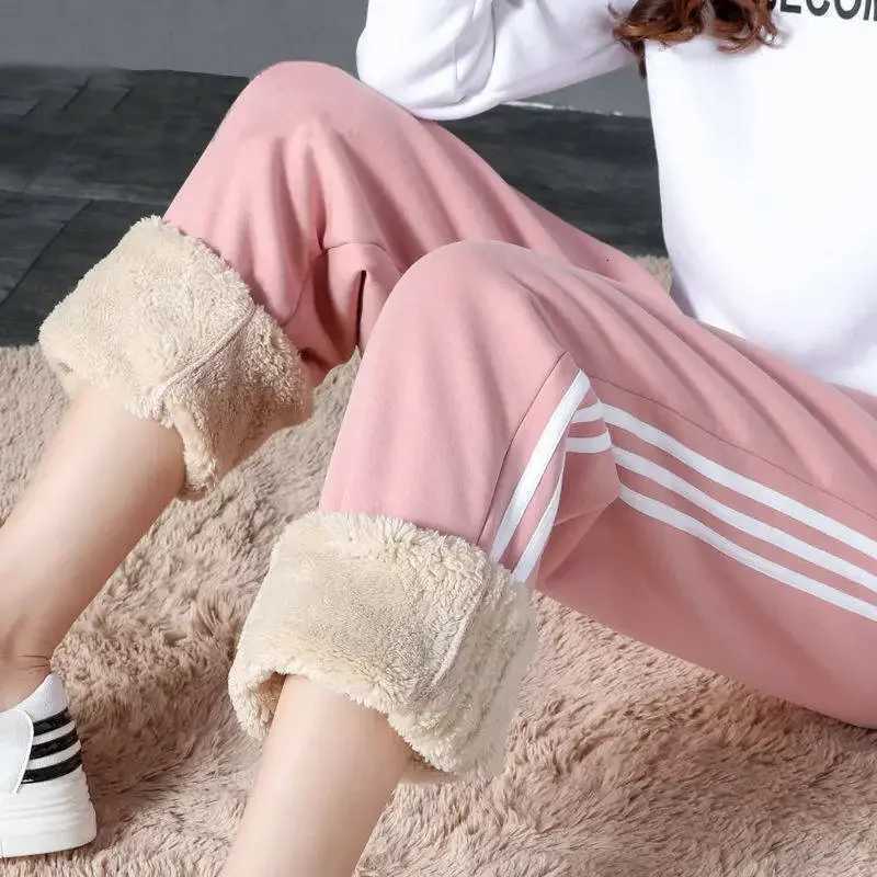 New Womens Pants Winter Casual Gym Sweatpants Warm Fleece Trousers Female Workout Lamb Wool Thick Sports Pants for WomenT251025