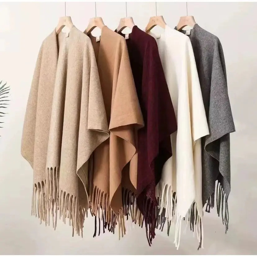 Ethnic Style Vintage Shawl Cloak Thick Furry Edge Warm with Ball Travel Shawl Women Ponchos Autumn and Winter Capes Scarf Women 251024