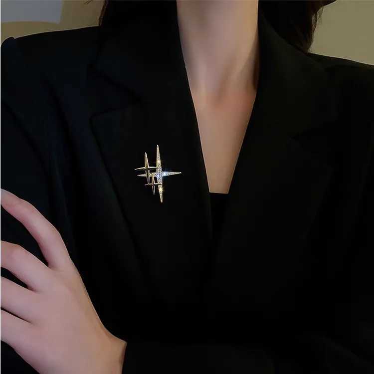 Classic Shining Exquiste Crsytal Star Brooches Pins For Women Men Fashion Korean Style Rhinestone Gold Color Badges Jewelry J251115