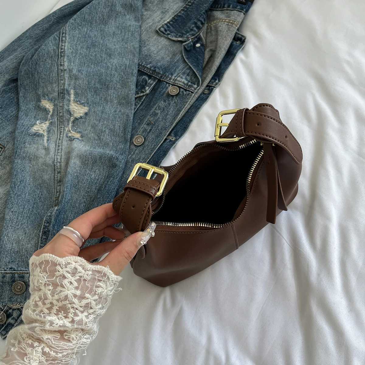 LEFTSIDE Small PU Leather Crossbody Bags for Women 2025 New Trend Retro Underarm Shoulder Bag Ladies Retro Handbags and Purses Z251024