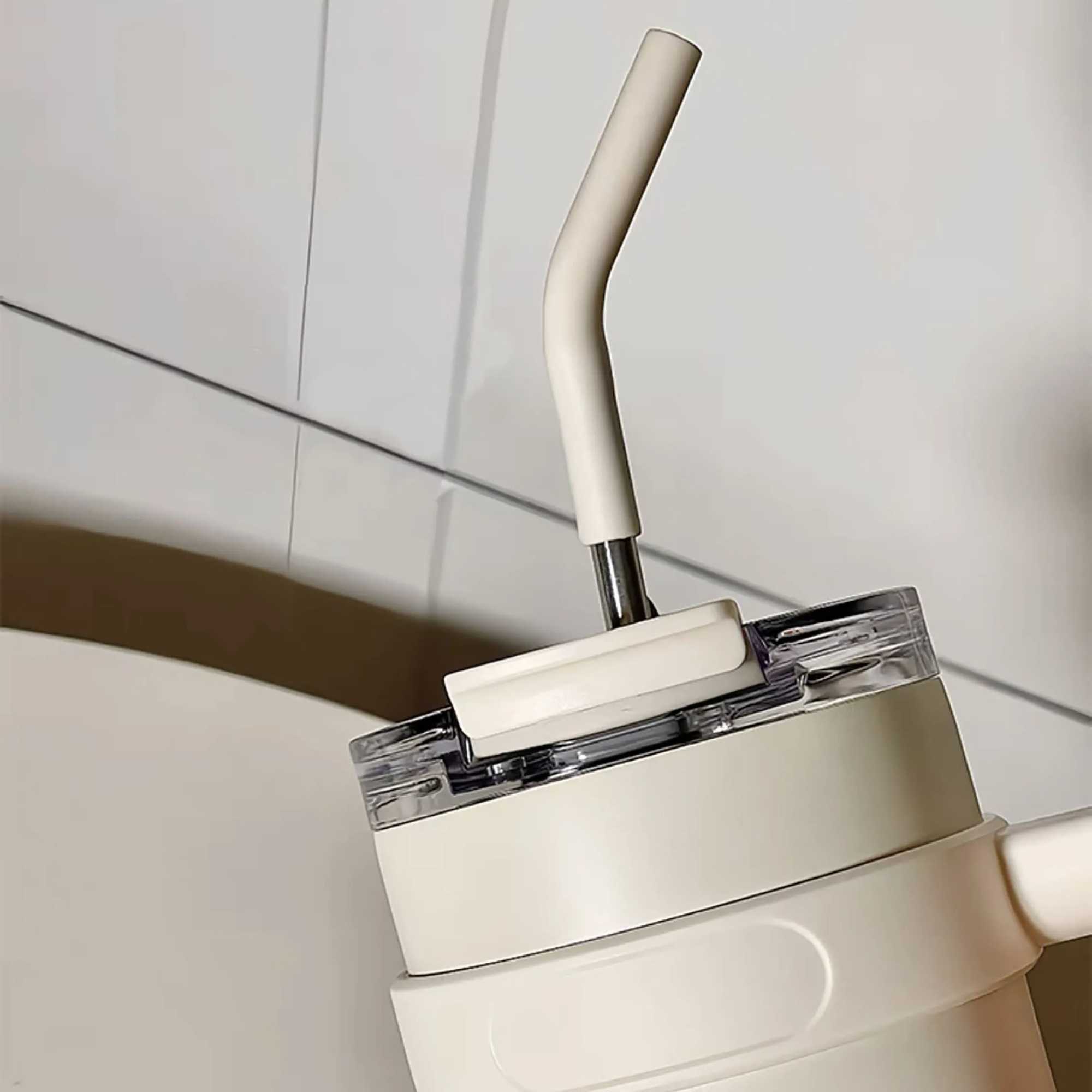 Large capacity light luxury handle cup office light luxury insulation cold insulation straw cup convenient travel car J251025