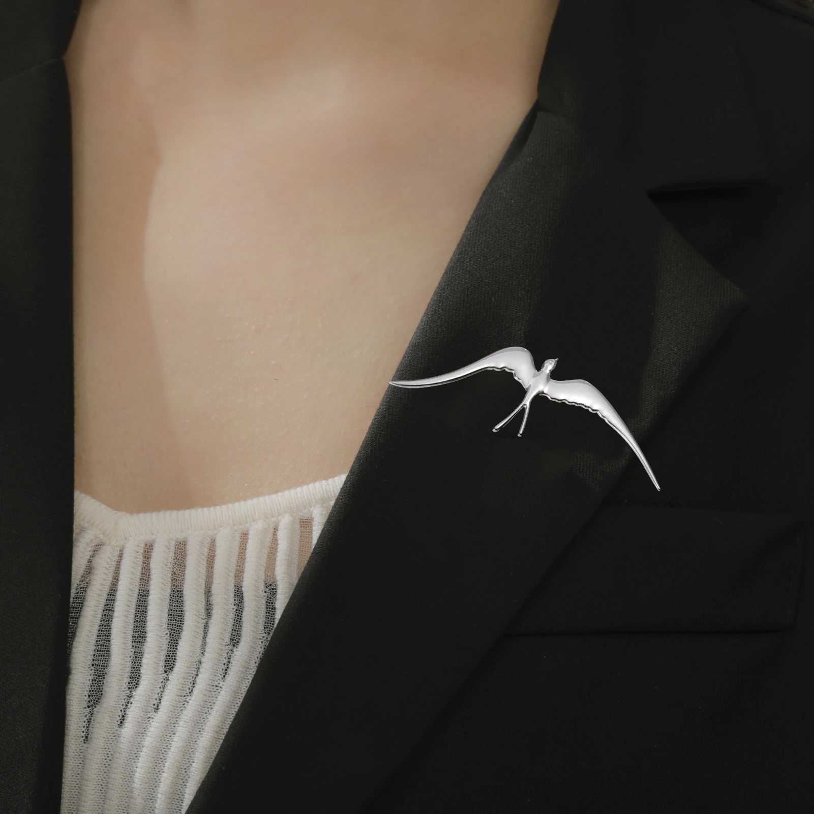 Teamer Swallow Stainless Steel Pin Brooch For Women Men Fashion Animal Jewelry Suit Shirt Clothing Accessories 2025 New J251115