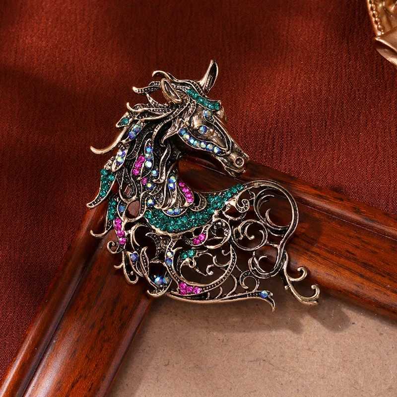 Unicorn Horse Brooch For Women Men Multi color Crystal Vintage Hollow out Handsome Horsehair Metal Badge Pin Jewelry Accessory J251115