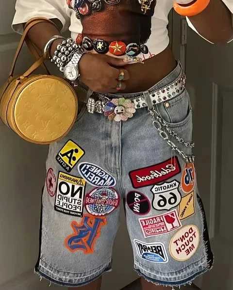 Retro Studded Lettering Denim Shorts Y2K Jeans for Mens and Womens Hip Hop Vintage Washed Blue Baggy Shorts Over The Knee PantsXJ251025