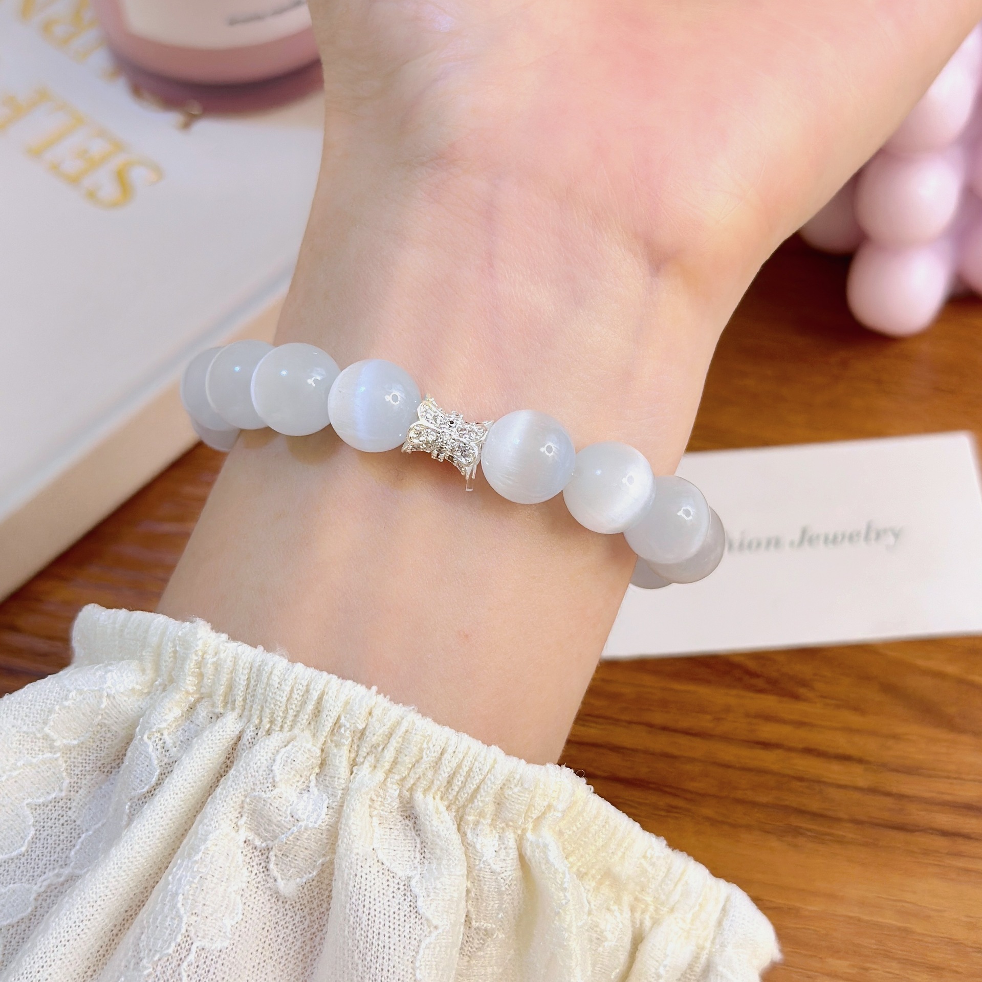 Elegant Ice Species Cat Eye Bead Necklace with Vintage Charm Ideal for Besties