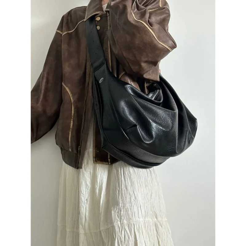 Womens large capacity tote bag new dark single shoulder womens dumpling bag highend multifunctional commuting crossbody bag Z251024