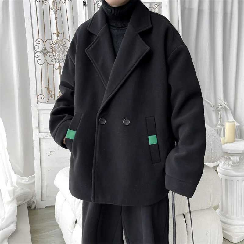 Winter Beige Black Woolen Coat Men Warm Fashion Casual Double Breasted Woolen Jacket Mens Korean Loose Short Woolen Coat MenT251025