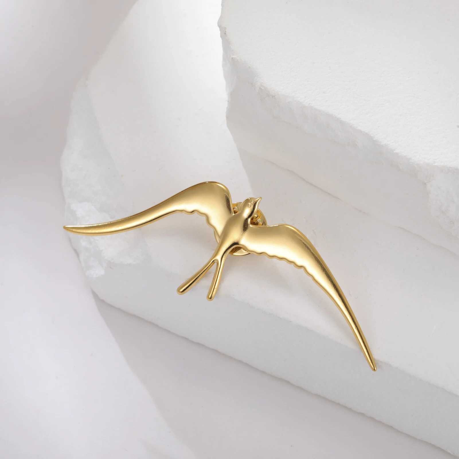 Teamer Swallow Stainless Steel Pin Brooch For Women Men Fashion Animal Jewelry Suit Shirt Clothing Accessories 2025 New J251115