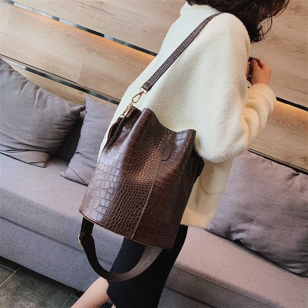 LEFTSIDE Vintage Leather Stone Pattern Crossbody Bags For Women 2025 New Shoulder Bag Fashion Handbags And Purses Bucket Bags Z251024