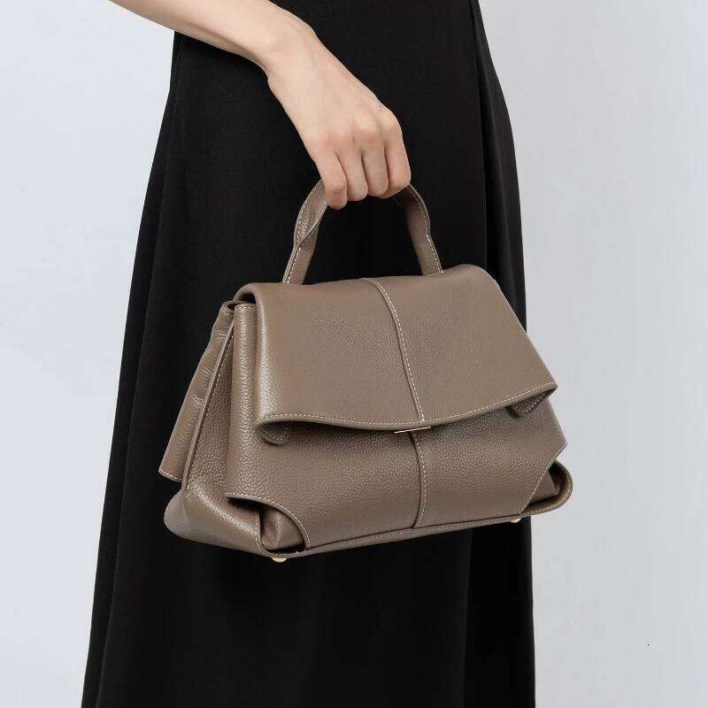 Women's Genuine Leather Shoulder Niche Design Girls Fashionable Light Crossbody Bags For Female Travelling Commuter 251023 1025