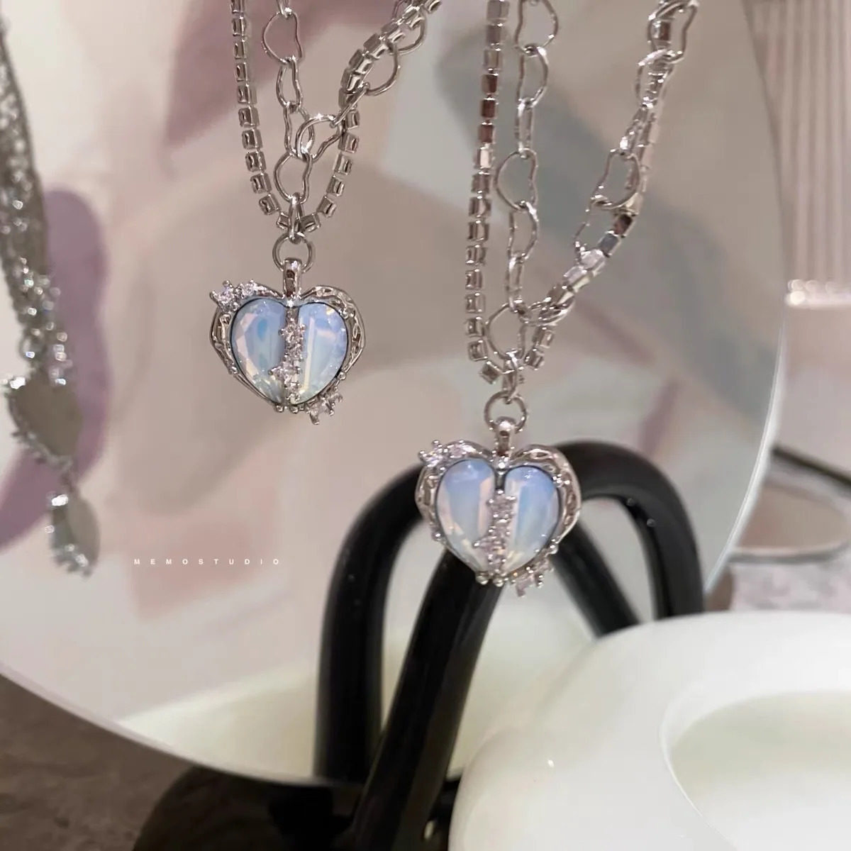 Sparkling White Crystal Irregular Love Heart Collar Chain Necklace Y2K Accessories Fashion Butterfly Pendant Aesthetic Jewelry 251023