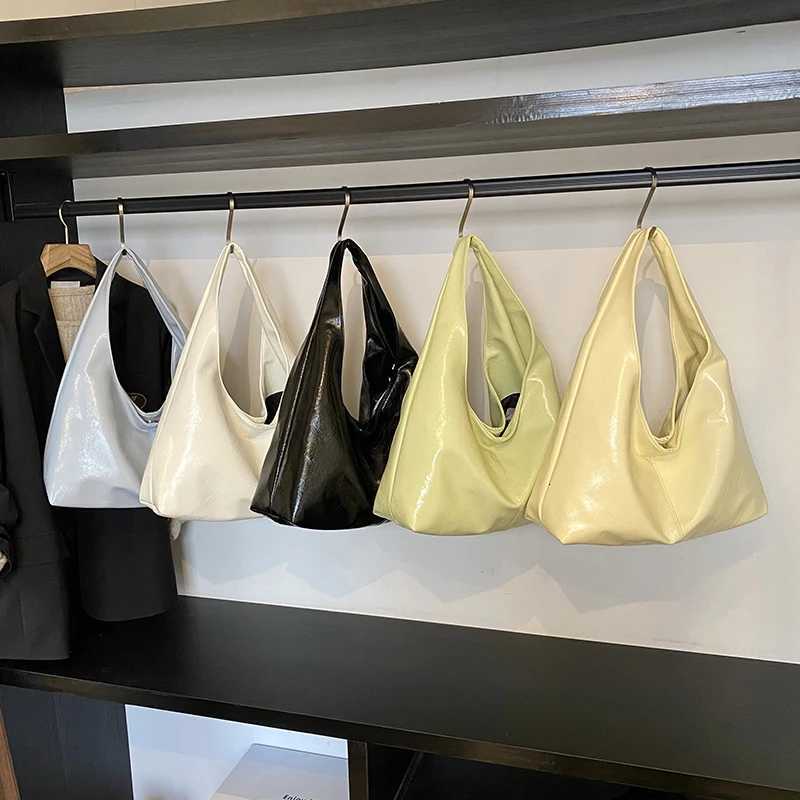 LEFTSIDE Highcapacity Shoulder Bags for Women 2025 PU Leather Females Underarm Bag Lady Simple Hobo Bag Handbags and Purses Z251024