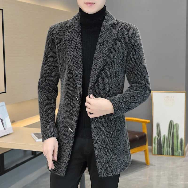 New Mens Fashion Slim Casual British Style Elegant Korean Version Slim Host Golden Eagle Velvet Thick Warm Medium Long CoatT251025