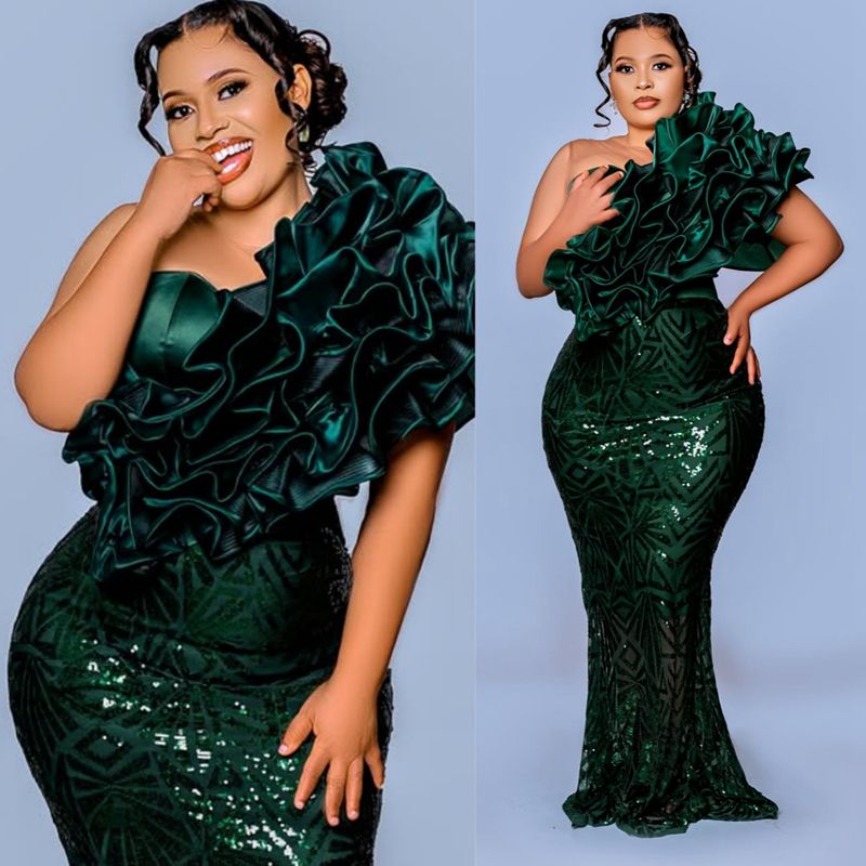 2025 Plus Size Dark Green Prom Evening Dresses Formal Gowns Illusion Sheer Neck Beaded lace Crystals Birthday Dress Second Reception Gown O19
