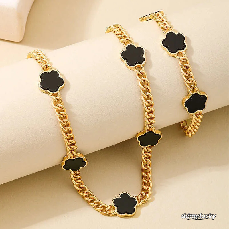 Necklaces For Women: Elegant Five-Leaf Clover Jewelry Set - Gold-Tone Metal Chain Necklace, Bracelet & Earrings For Banquets Ddmylucky