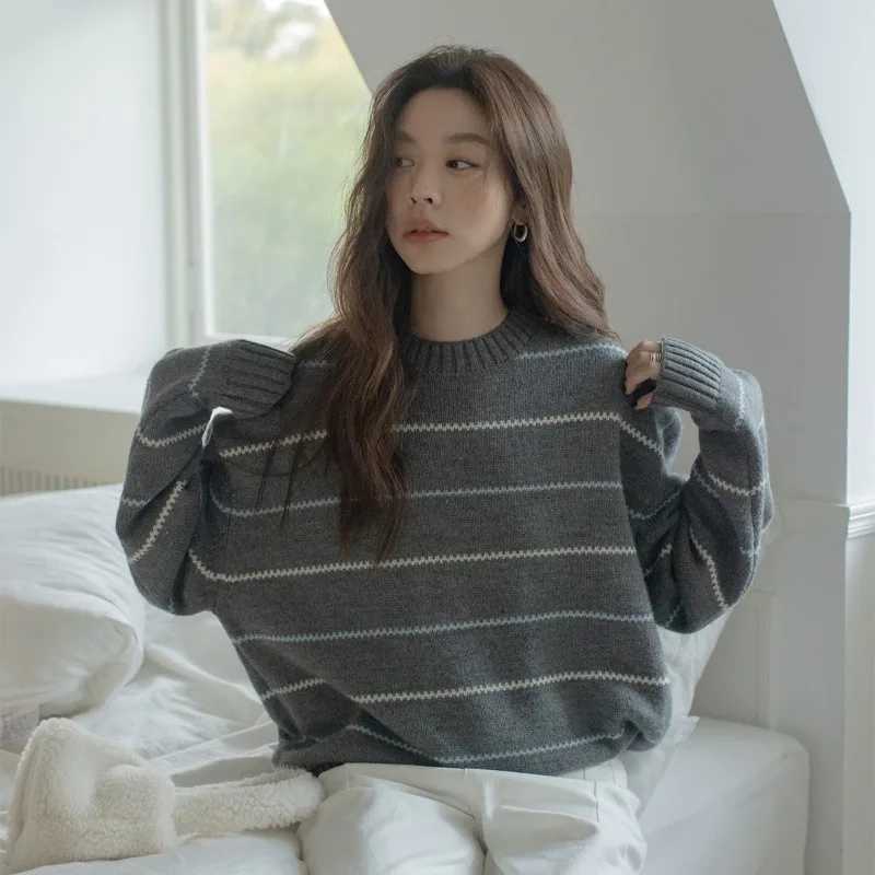 2025 Autumn Korean Striped Oneck Sweater for Women Casual Loose Knitted Top Elegant Long Sleeved Sweater Preppy Style KnitwearT251025