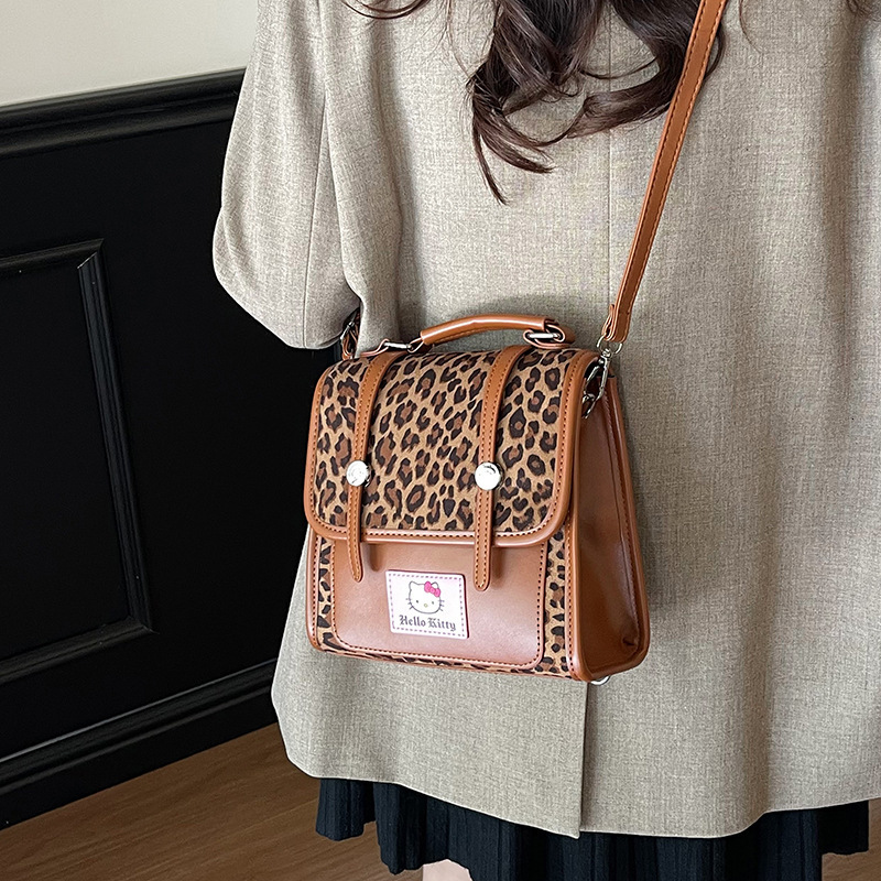 American Retro Leopard Print Backpack for Women Autumn and Winter New Fashion Versatile Niche Girly College Style Small Backpack