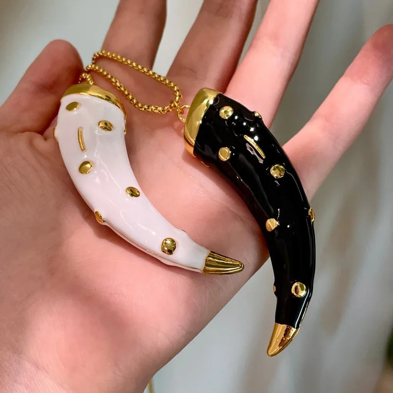 Doublesided horn pendant necklace 251023