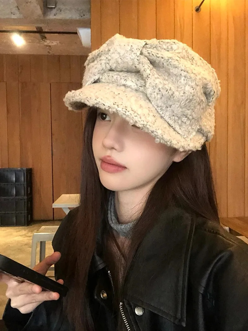 Retro Hat for Women Lamb Fur Bow Tie Flat Top Beret Autumn Winter Face Slimming Wool sboy Caps Casual Sle Youth Fashion 251023