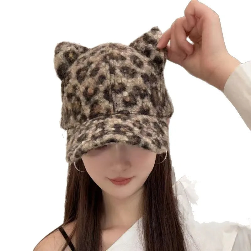 Autumn and Winter Leopard Print Plush Baseball Cap for Children Fashionable and Versatile Small Face Warm Duckbill Cap 251023