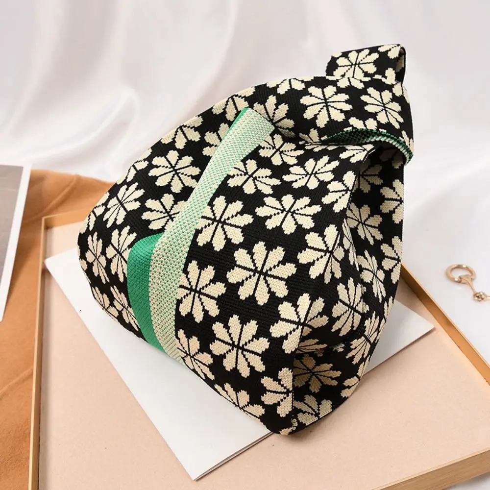 Handmade Knit Handbag Women Mini Knot Wrist Bag Japanese Casual Color Tote Student Reusable Shopping Bags 251018