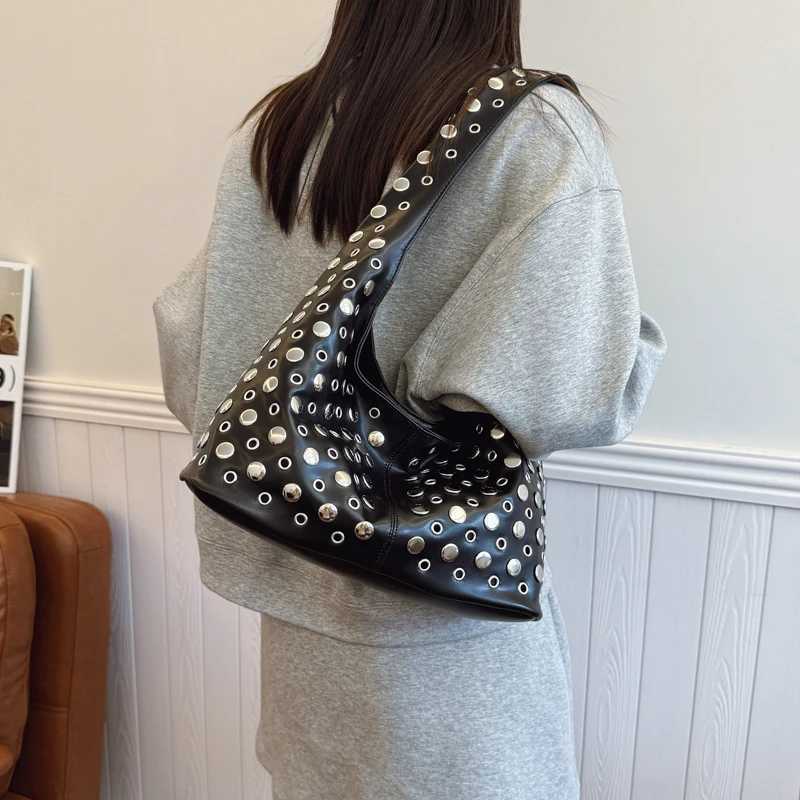 LEFTSIDE Rivets Design PU Leather Bucket Bags for Women 2025 New Punk Style Trend Female Shoulder Bag Handbags and Purses Z251024