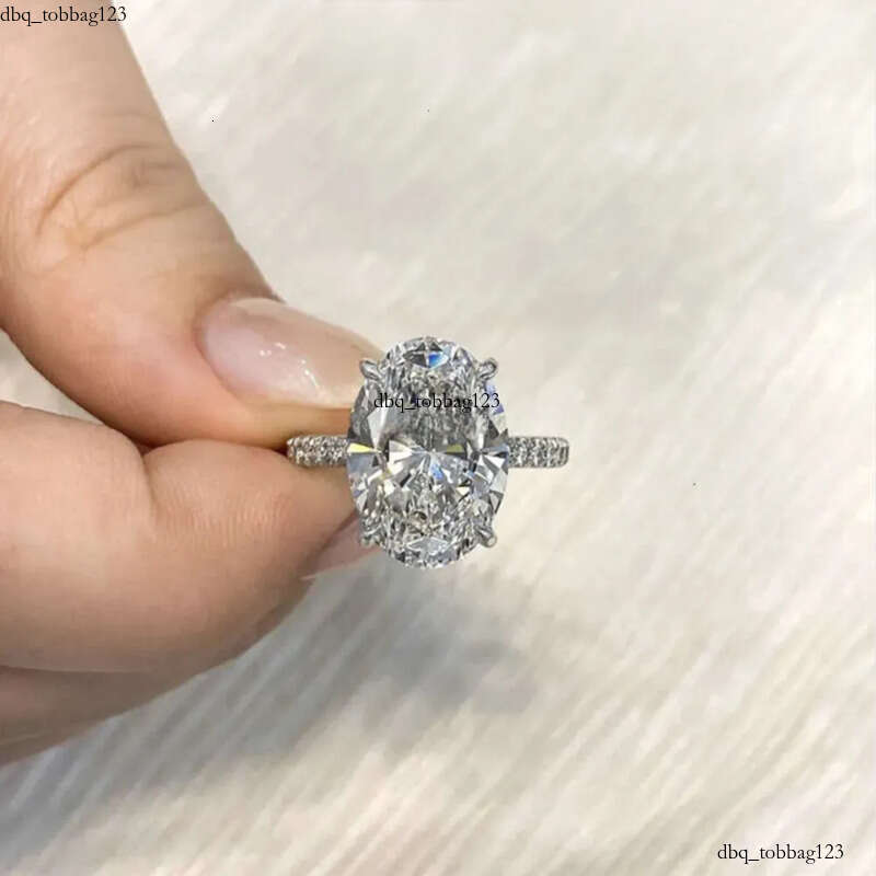 Yu Ying Customized White Gold D color Oval Cut Moissanite Women Jewelry Wedding Set Rings Engagement Ring 111