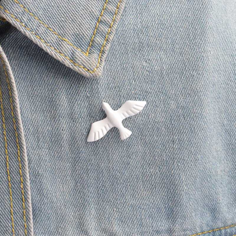 Peace Dove Womens Brooch Lapel Pin Collar Jewelry Anime Badges Halloween Christmas Gift Anime Pins New Year Fashion Brooches J251115