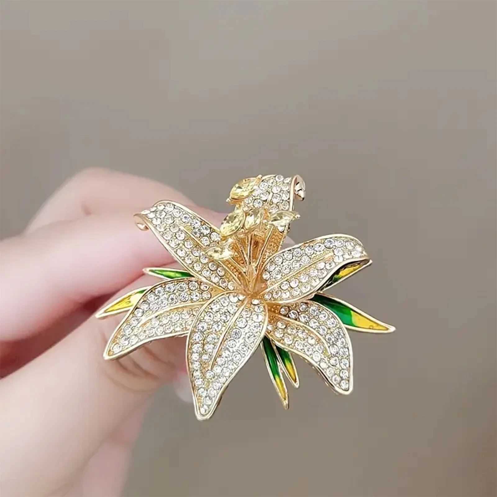 Luxurious Lily Flower Brooch Elegant and Simple Style Versatile Pin Collar Fashionable Accessory J251115