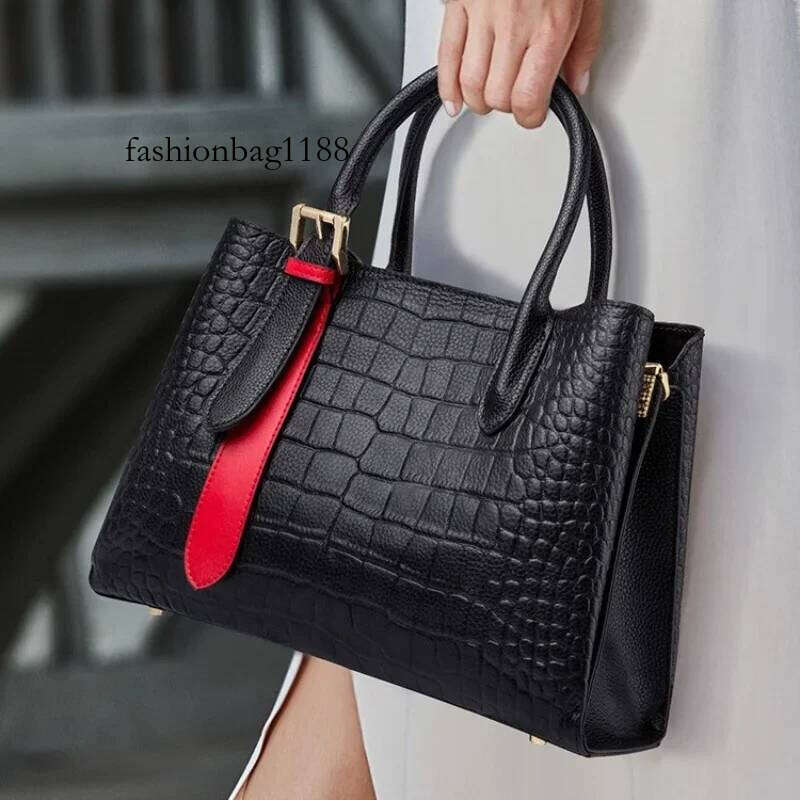 Leather handbag, women's high-quality shoulder fashionable and atmospheric crossbody bag, large capacity commuting bag