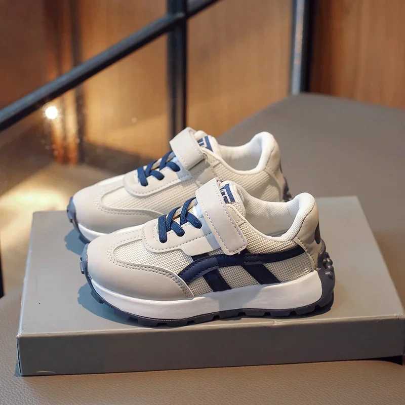 All Seasons Sneakers 2025 New Mesh Breathable Middle Large Childrens Casual Shoes Boys and Girls Tennis Shoes H260130
