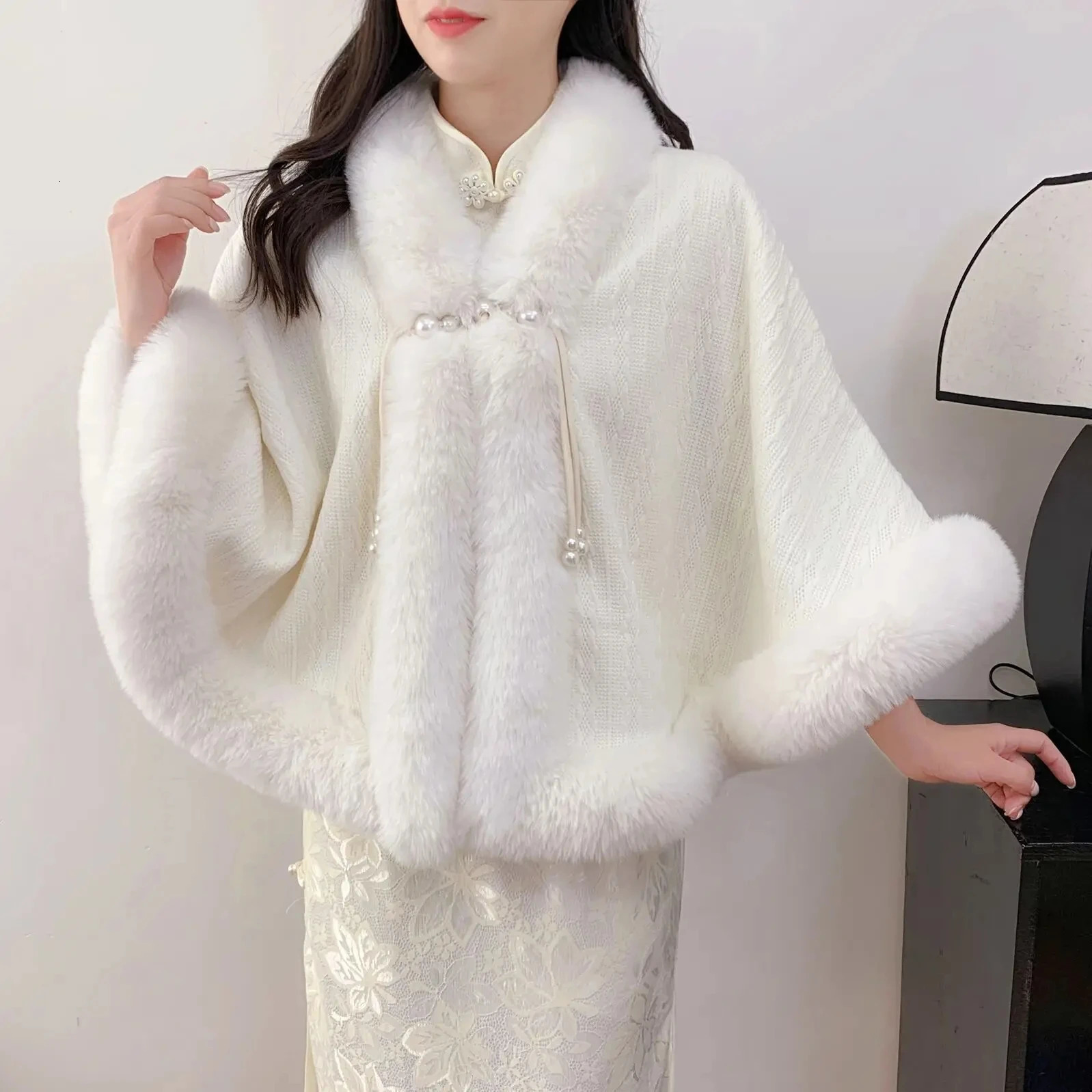 Poncho Cloak Shawl Womens Autumn Winter Short Print Plush Thickened Rabbit Fur Collar Cheongsam Wedding Cape Coat 251024