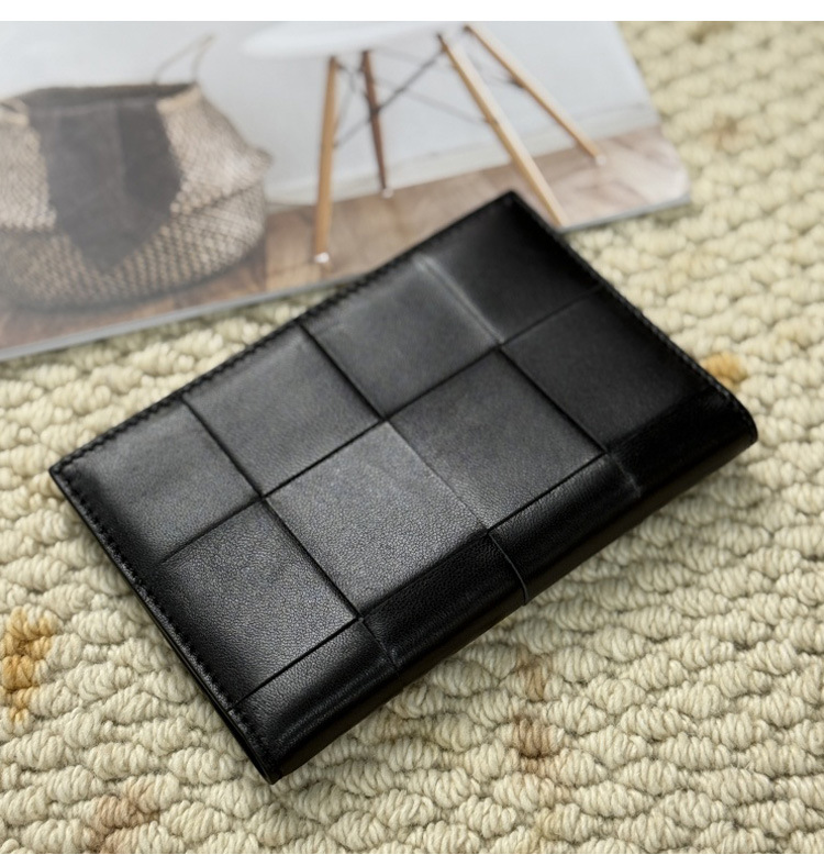 2025 Sheepskin Handmade Travel Passport Bag Soft and Multi-functional Card Holder Genuine Leather Portable Passport and Document Organizer Passport Co