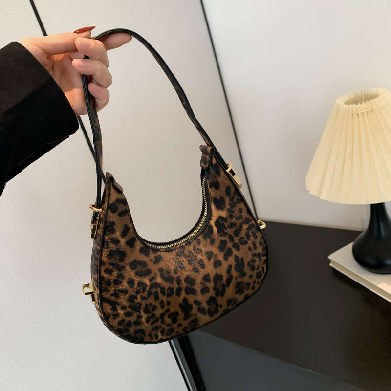 Moon Underarm Trendy New Women's Casual Version Spring Personality Temperament Handheld Shoulder Bag