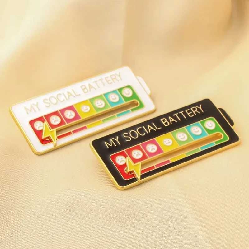 Mood Conversion Energy Brooch for Women Men My Social Battery Badge Expression Pins Brooches on Clothes J251115