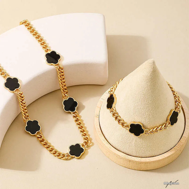 Necklaces For Women: Elegant Five-Leaf Clover Jewelry Set - Gold-Tone Metal Chain Necklace, Bracelet & Earrings For Banquets Ddmymon