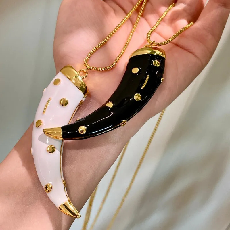 Doublesided horn pendant necklace 251023