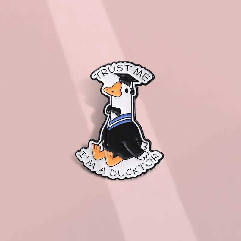 Cartoon Graduate Duck Enamel Pins TRUST ME IM A DUCKTOR Creative Animal Brooch Lapel Badges Decor Jewelry Gifts J251115