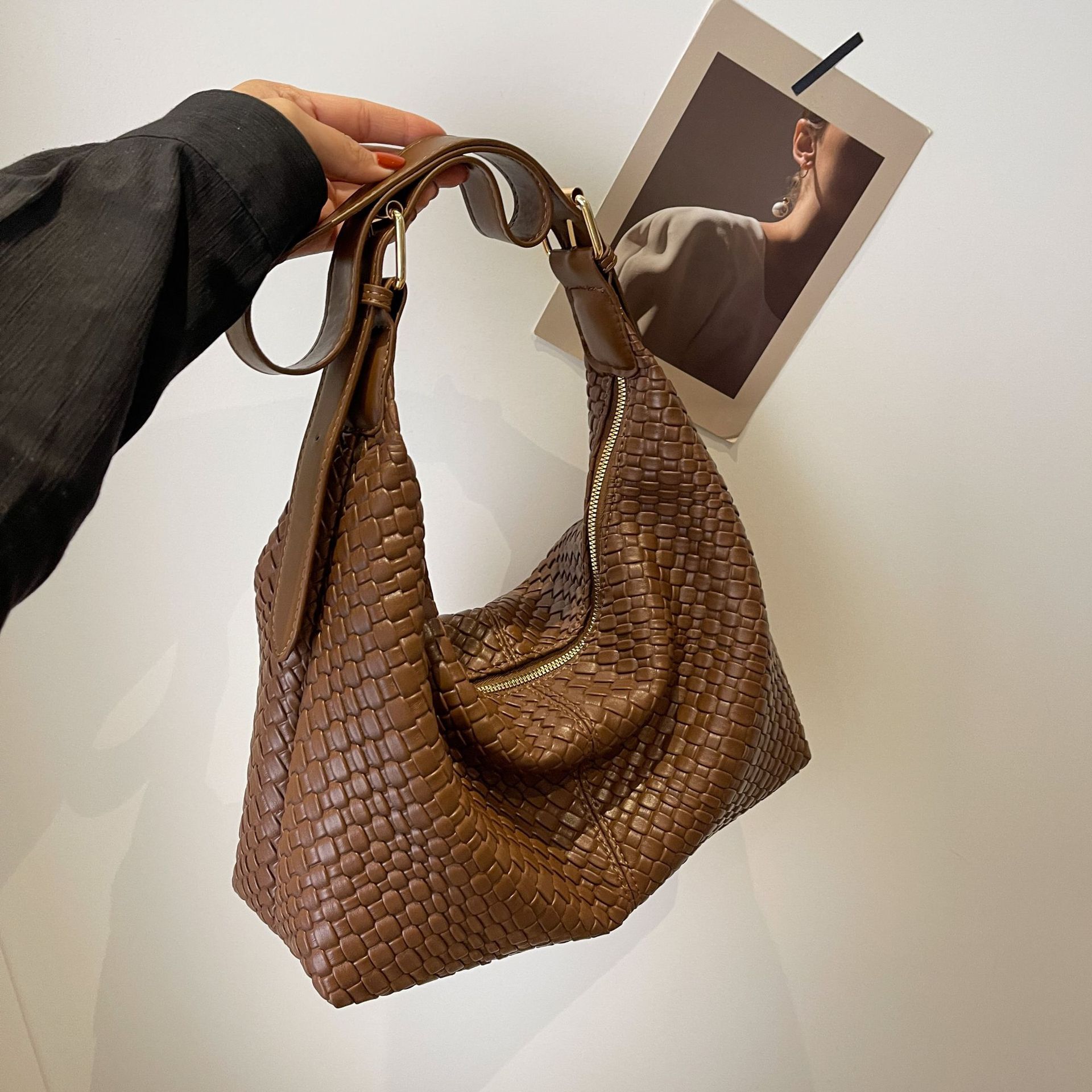 Luxury Brand Designer Bag Soft Tote Bag For Women 2025 New Casual Versatile Shoulder Bag Textured Large Capacity Commuter Bag