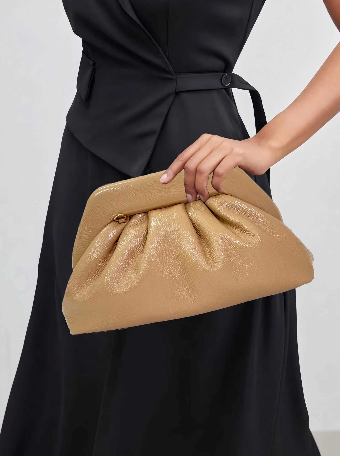 Womens highend PU solid color handbag lined with a random color lightweight dinner bag suitable for dinners weddings and p Z251024