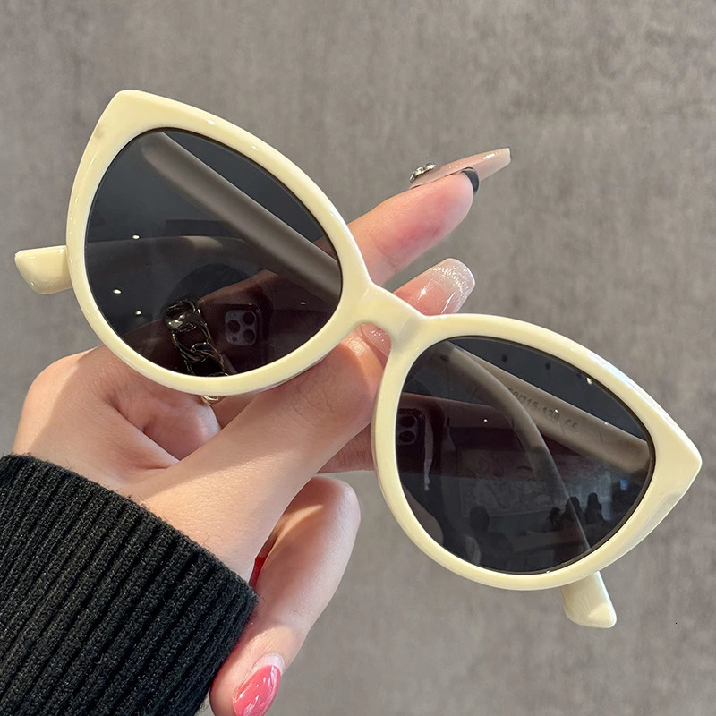Cute and stylish childrens cat eye sunglasses UV resistant durable and cool sunglasses suitable for children aged 213 251023