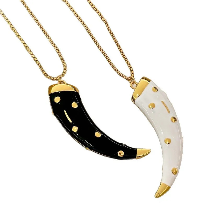 Doublesided horn pendant necklace 251023