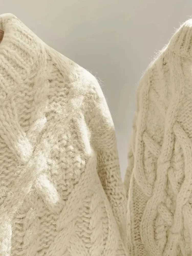 Japanese Retro Korean Off White Fried Dough Twists Sweater Women Thickened Outer Loose Lazy Style Thin Wool Knitting Top FemaleT251025