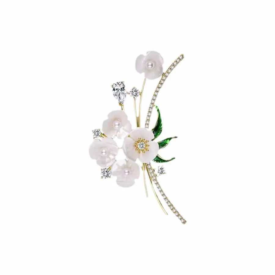 New Delicate Floral Brooch Pin Unisex Highend Feminine Pearl Corsage Luxury Design White Crystal Pins Rhinestone Accessories J251115