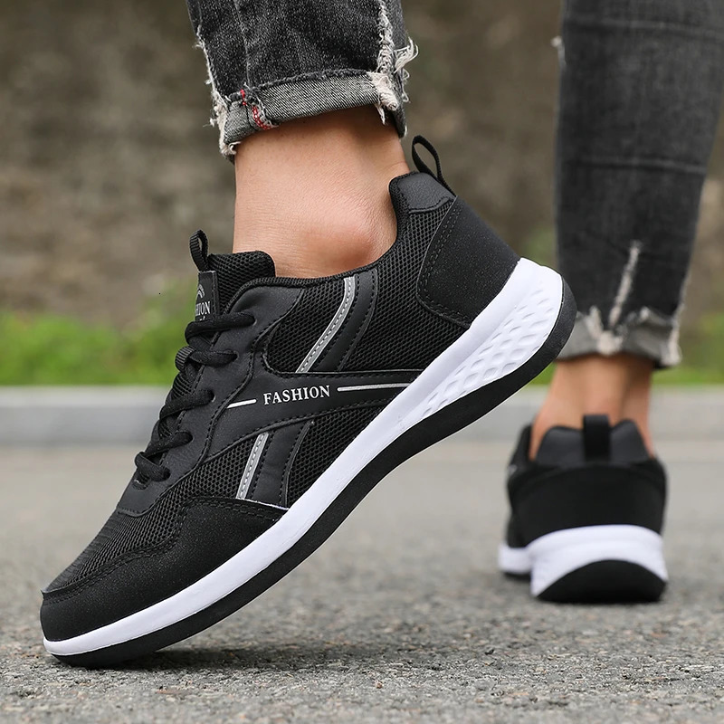 Mens Skateboarding Shoes Trendy Color Blocking Breathable Running Shoes Super Light Dry Comfortable Lace Up Sneakers 251023