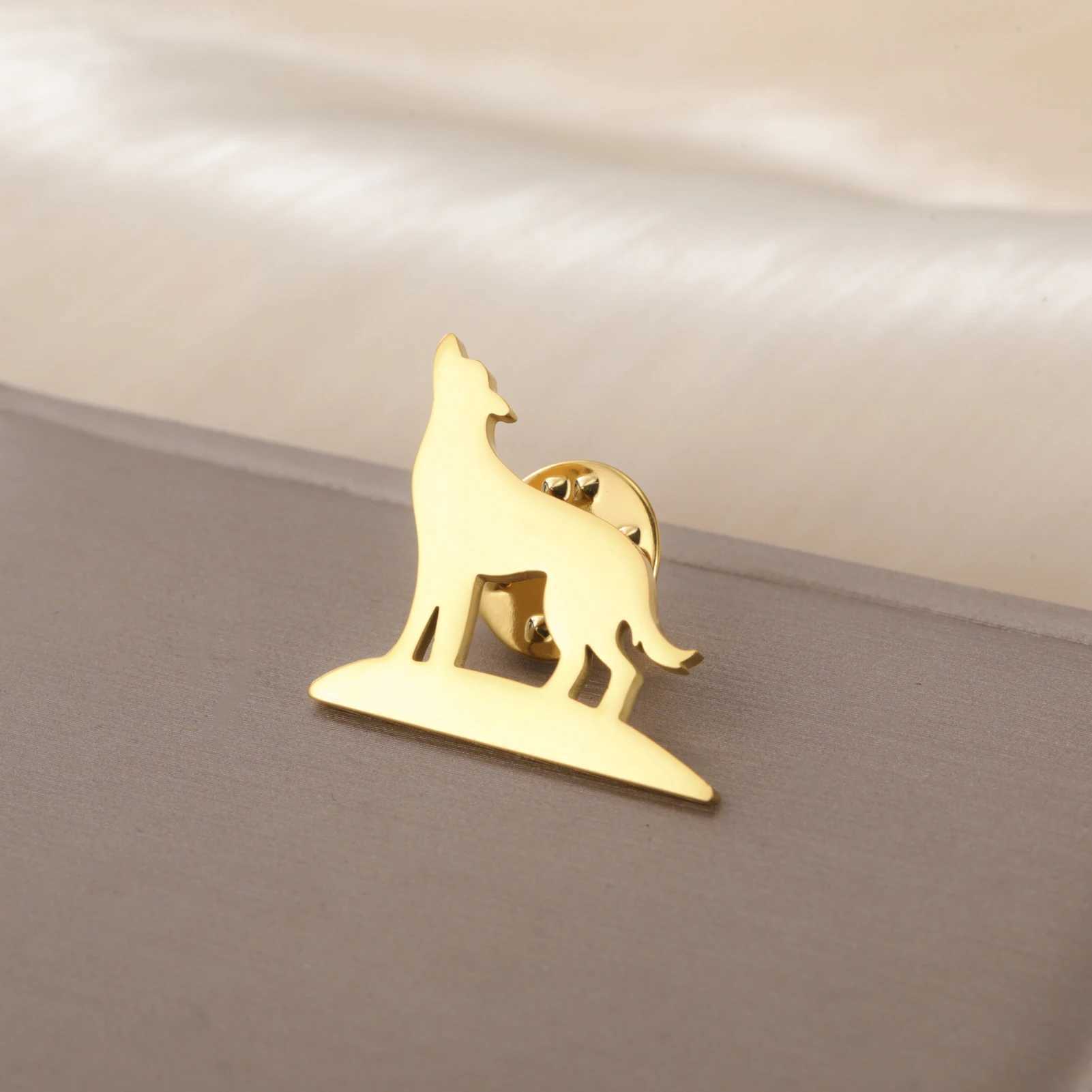 Cazador Animal Wolf Brooch for Men Women Stainless Steel Punk Pins Suit Collar Badges on Backpack Jewelry 2025 Gift New in J251115
