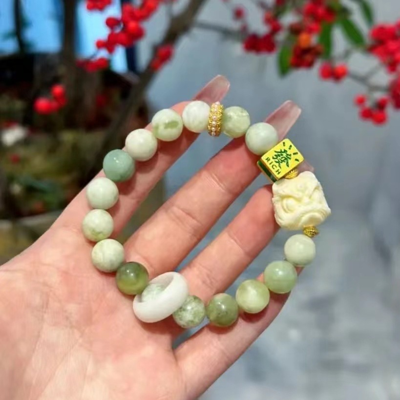 Traditional Mandarin Lion Beads with Green Grape Milk Capacitor Bracelet